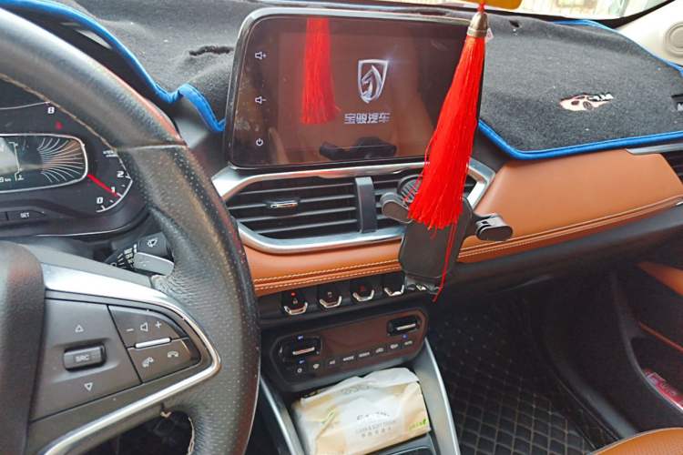 Used Baojun 510 2019 1.5L Automatic Premium Version National V Audio And AC Panel