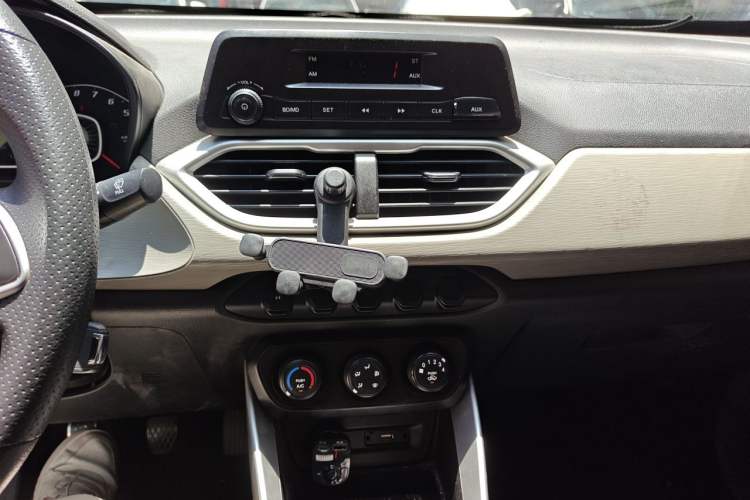Used Baojun 510 2019 1.5L Manual Jingxiang Model 77kW China VI Emission Standard Audio And AC Panel