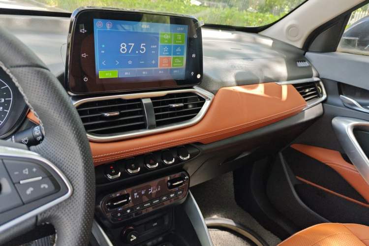 Used Baojun 510 2019 1.5L Manual Enjoyment Model China V Audio And AC Panel