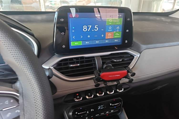 Used Baojun 510 2019 1.5L CVT Enjoyment Model China VI Emission Standard Audio And AC Panel