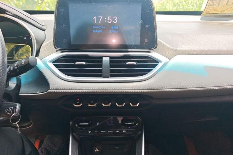Used Baojun 510 2019 1.5L Manual Enjoyment Model China V Audio And AC Panel