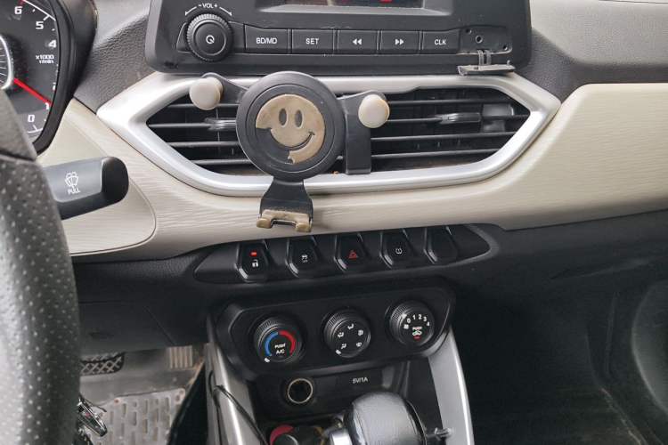Used Baojun 510 2019 1.5L CVT Enjoyment Model China VI Emission Standard Audio And AC Panel
