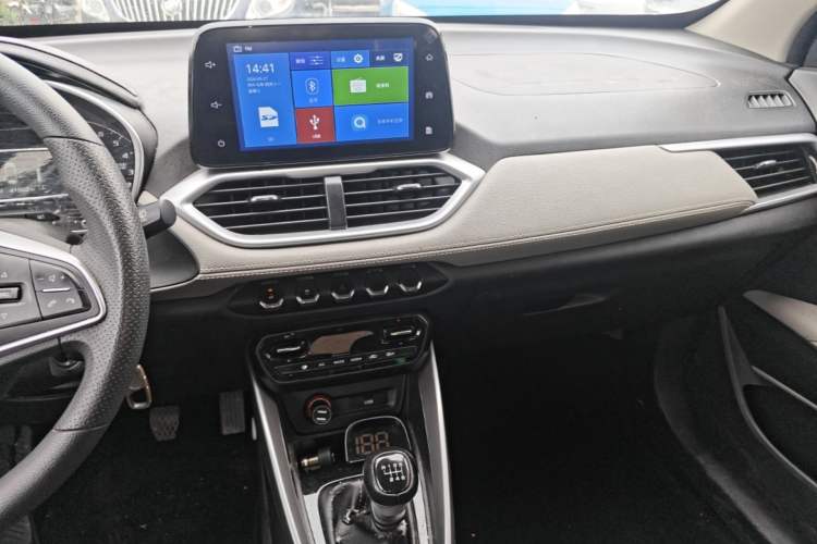 Used Baojun 510 2019 1.5L Manual Enjoyment Model 77kW China VI Emission Standard Audio And AC Panel