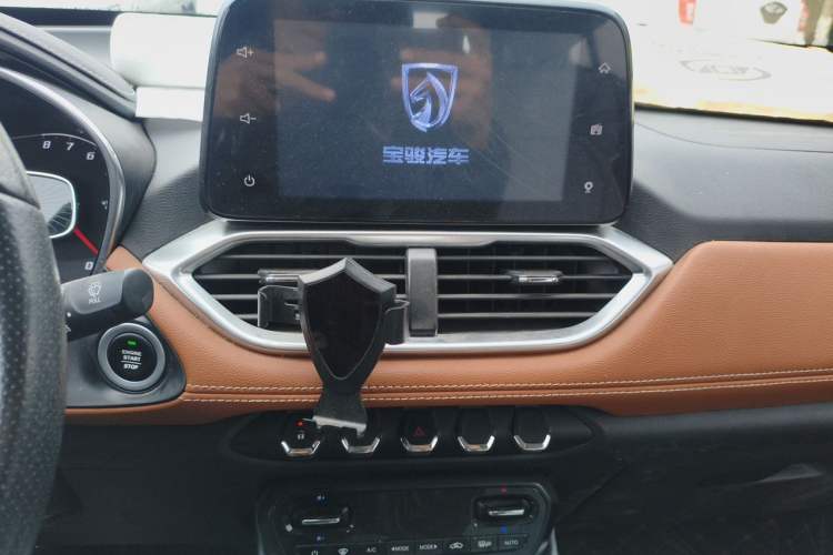 Used Baojun 510 2019 1.5L Manual Enjoyment Model 77kW China VI Audio And AC Panel