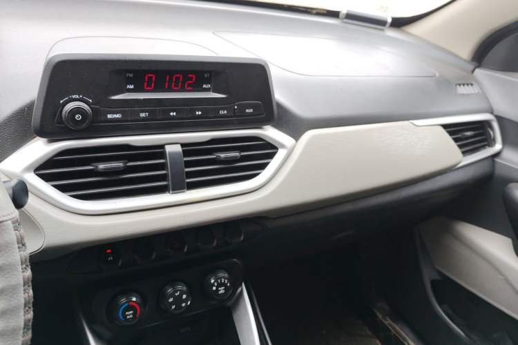 Used Baojun 510 2019 1.5L Manual Jingxiang Model China V Emission Standard Audio And AC Panel