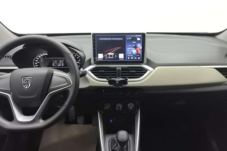 Used Baojun 510 2019 1.5L Manual Jingxiang Model 77kW China VI Emission Standard Audio And AC Panel