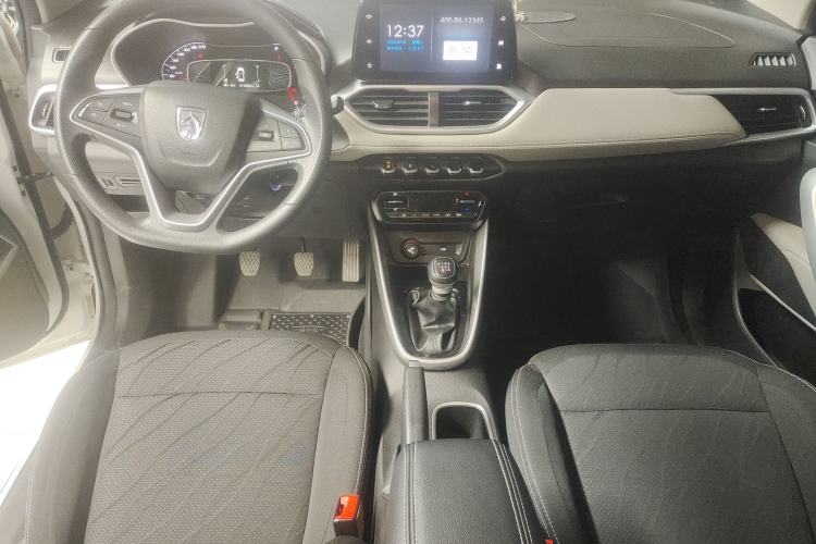 Used Baojun 510 2019 1.5L Manual Enjoyment Model 77kW China VI Emission Standard Center Console