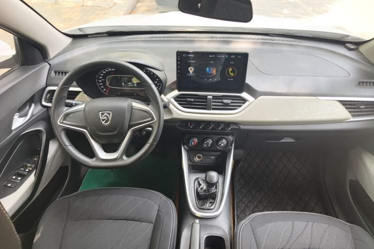 Used Baojun 510 2019 1.5L Manual Jingxiang Model 77kW China VI Emission Standard Center Console