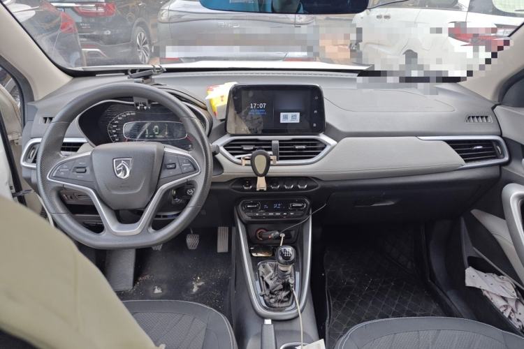 Used Baojun 510 2019 1.5L Manual Enjoyment Model 77kW China VI Emission Standard Center Console