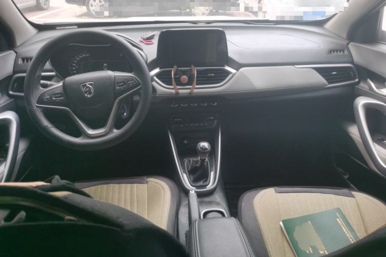 Used Baojun 510 2019 1.5L Manual Enjoyment Model 77kW China VI Emission Standard Center Console