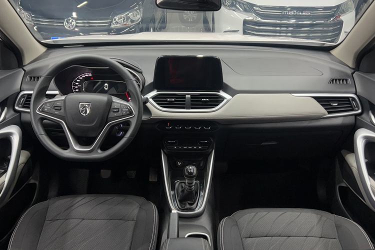 Used Baojun 510 2019 1.5L Manual Enjoyment Model 77kW China VI Emission Standard Center Console