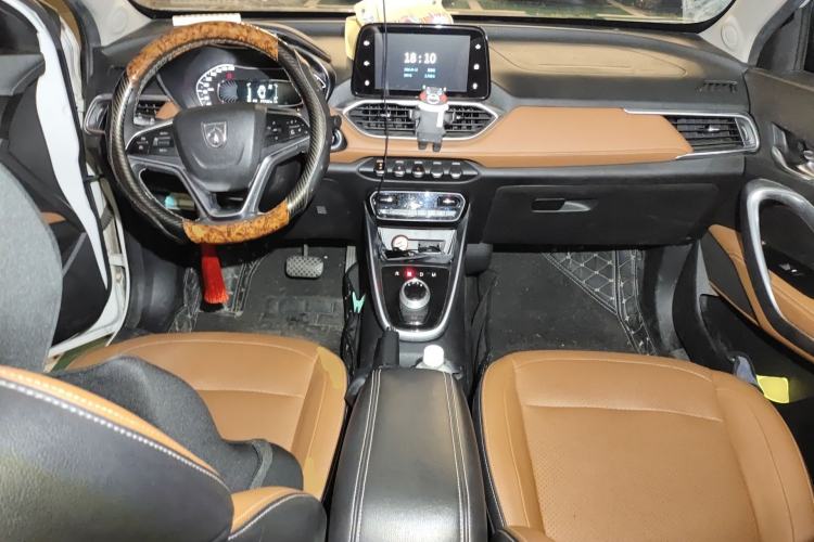 Used Baojun 510 2019 1.5L Automatic Prestige Edition China V Center Console