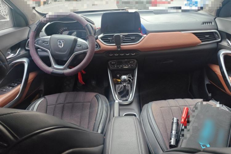 Used Baojun 510 2019 1.5L Manual Prestige Version 73kW China VI Emission Standard Center Console