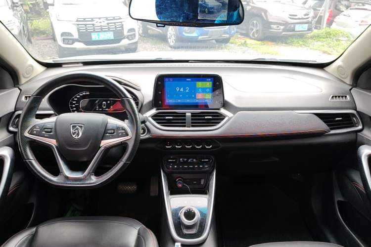 Used Baojun 510 2019 1.5L Automatic Premium Version National V Center Console