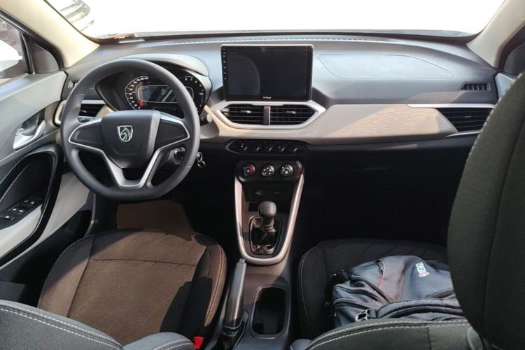 Used Baojun 510 2019 1.5L Manual Jingxiang Model 73kW China VI Emission Standard Center Console