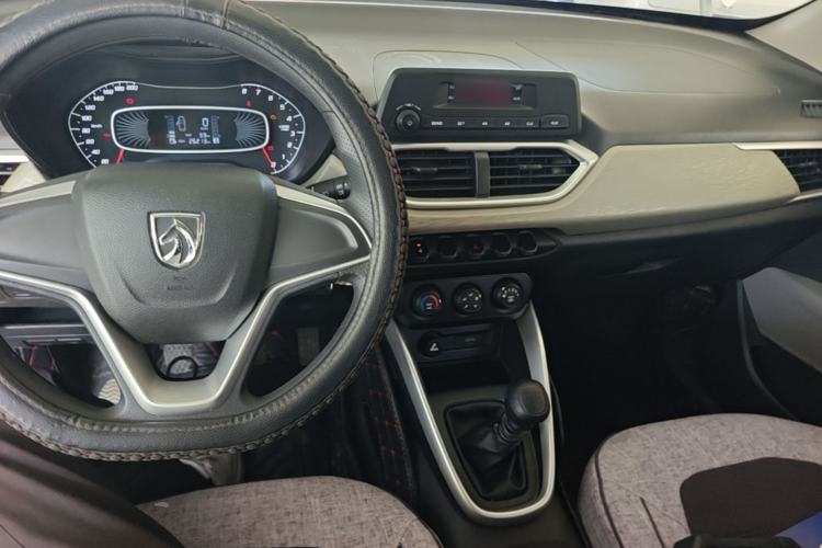 Used Baojun 510 2019 1.5L Manual Jingxiang Model 77kW China VI Emission Standard Center Console