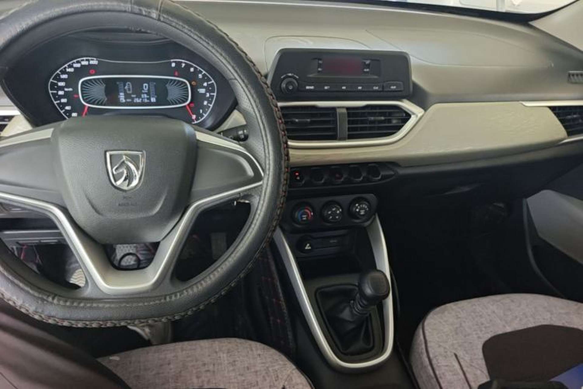 Used Baojun 510 2019 1.5L Manual Jingxiang Model 77kW China VI Emission Standard Center Console
