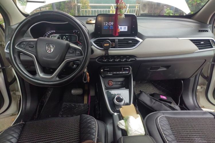 Used Baojun 510 2019 1.5L Automatic Enjoyment Model China V Emission Standard Center Console