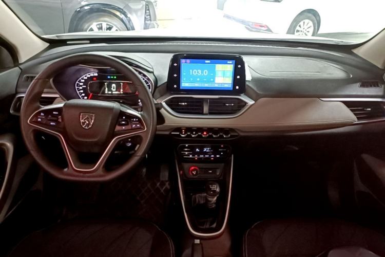 Used Baojun 510 2019 1.5L Manual Enjoyment Model 77kW China VI Emission Standard Center Console