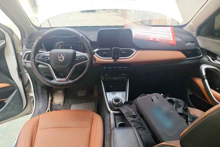 Used Baojun 510 2019 1.5L Automatic Premium Version China VI Center Console