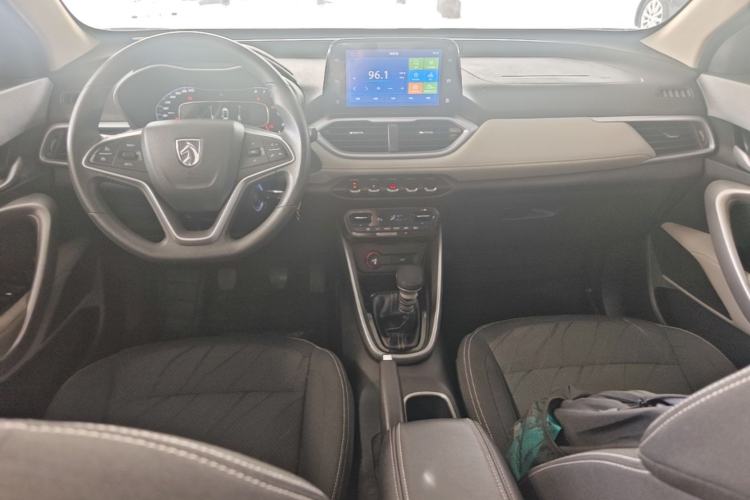 Used Baojun 510 2019 1.5L Manual Enjoyment Model 77kW China VI Emission Standard Center Console