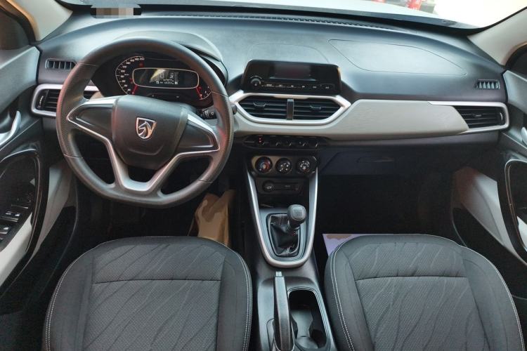 Used Baojun 510 2019 1.5L Manual Jingxiang Model 73kW China VI Emission Standard Center Console