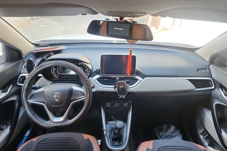 Used Baojun 510 2019 1.5L Manual Jingxiang Model 77kW China VI Emission Standard Center Console