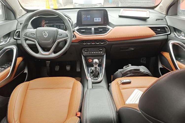 Used Baojun 510 2019 1.5L Manual Enjoyment Model 77kW China VI Center Console
