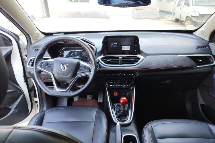 Used Baojun 510 2019 1.5L Manual Enjoyment Model 77kW China VI Center Console