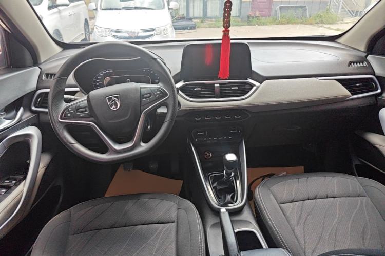 Used Baojun 510 2019 1.5L Manual Enjoyment Model 73kW China VI Center Console