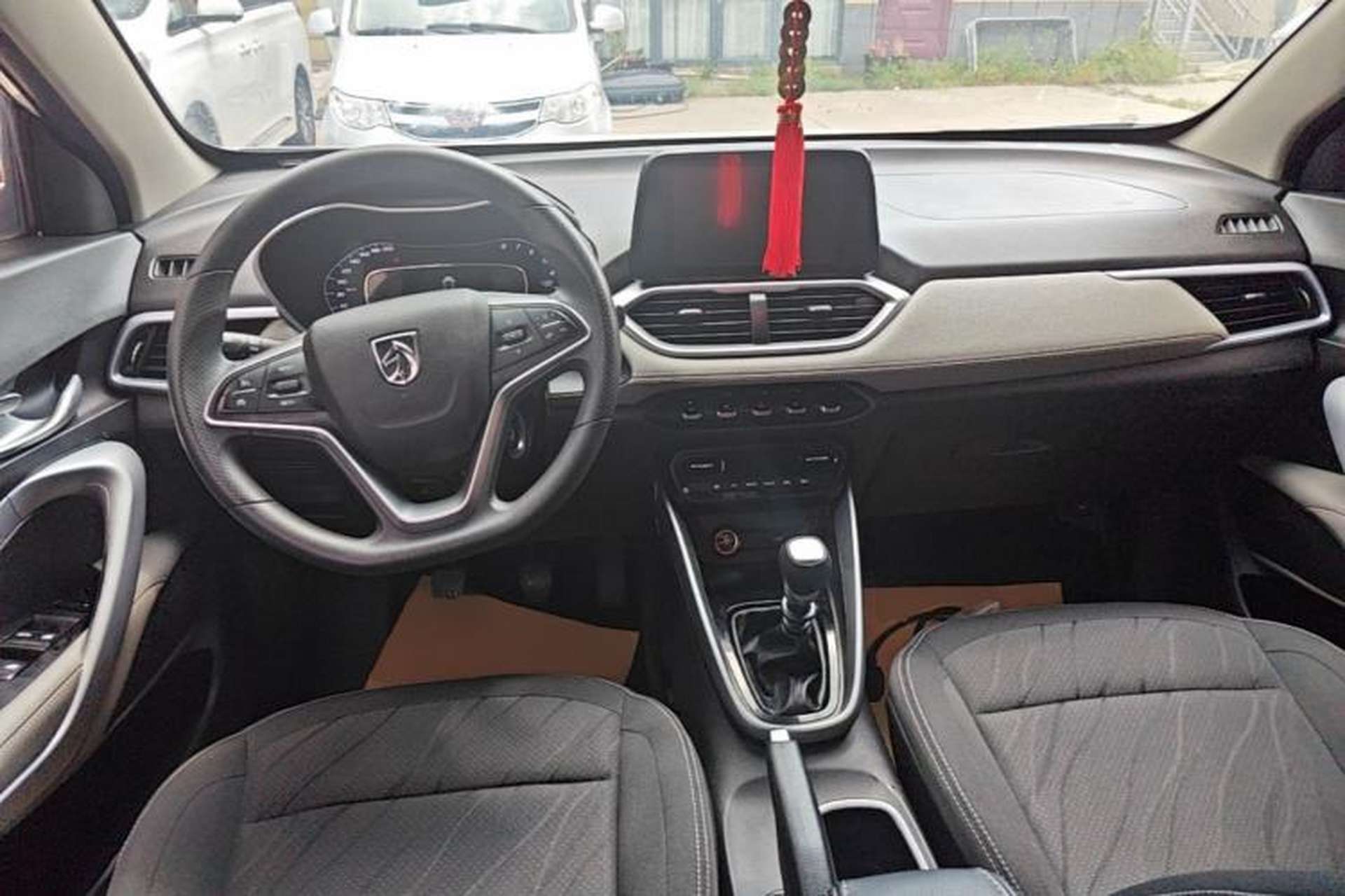 Used Baojun 510 2019 1.5L Manual Enjoyment Model 73kW China VI Center Console