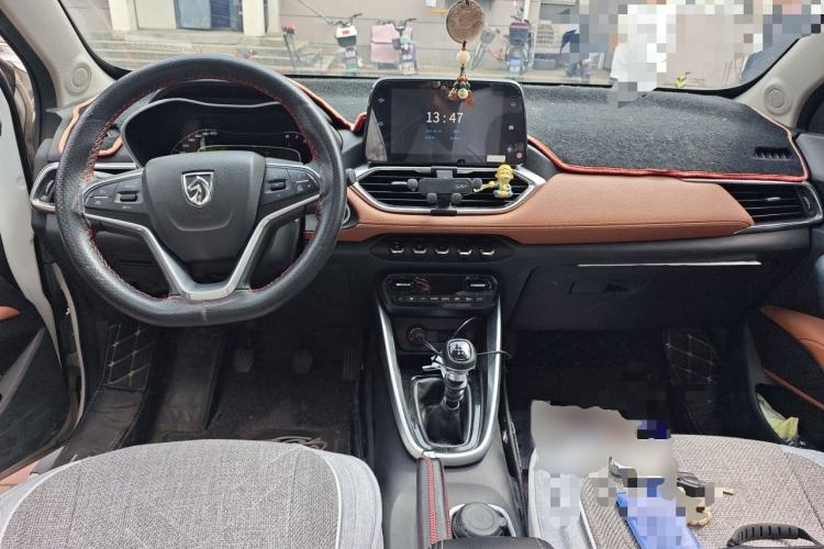 Used Baojun 510 2019 1.5L Manual Enjoyment Model 77kW China VI Center Console