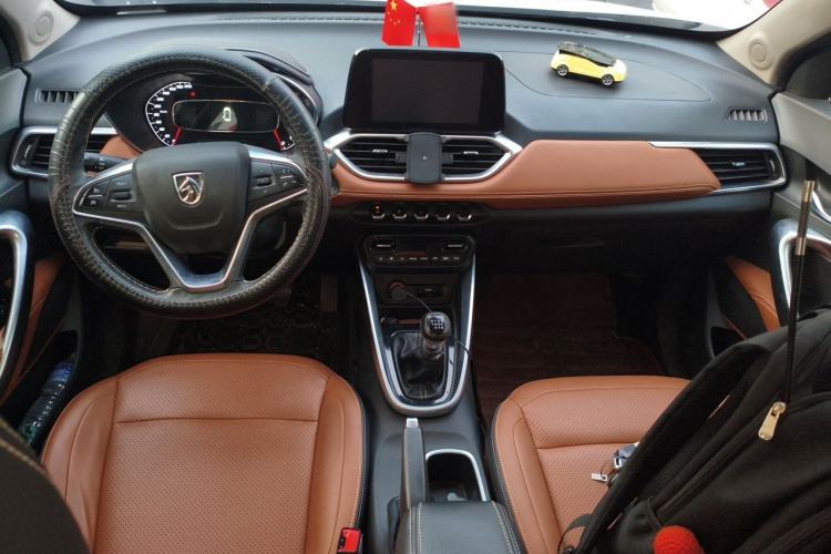Used Baojun 510 2019 1.5L Manual Enjoyment Model 77kW China VI Center Console