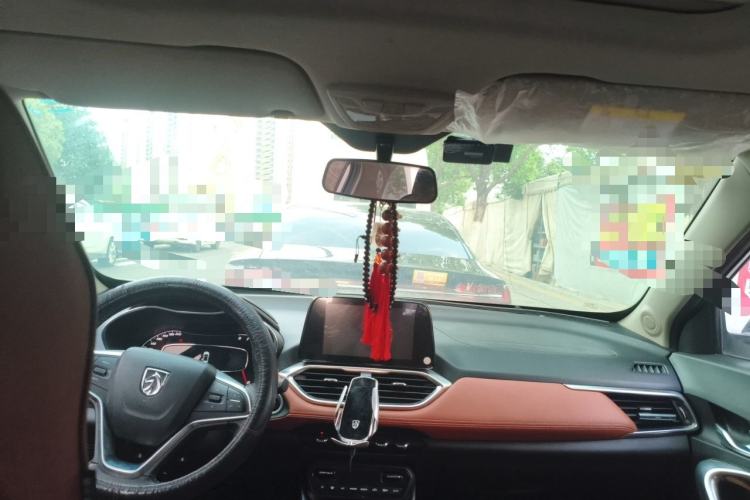Used Baojun 510 2019 1.5L Manual Enjoyment Model 77kW China VI Center Console