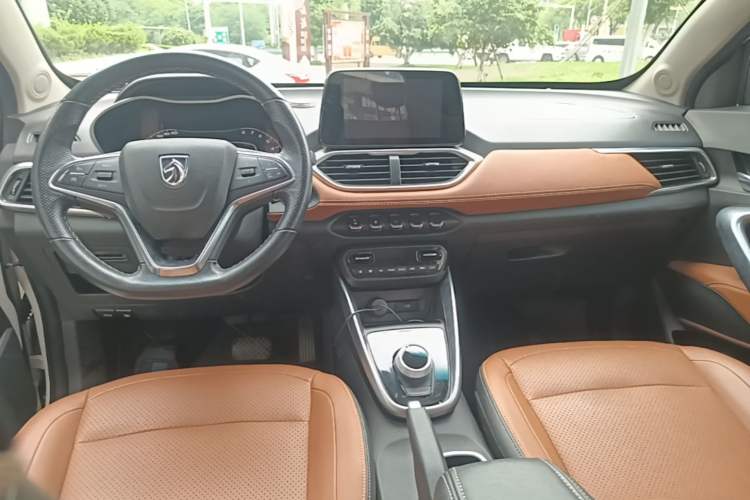 Used Baojun 510 2019 1.5L Automatic Premium Version National V Center Console