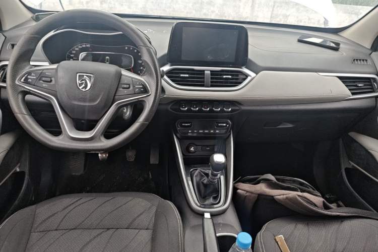 Used Baojun 510 2019 1.5L Manual Enjoyment Model 77kW China VI Emission Standard Center Console