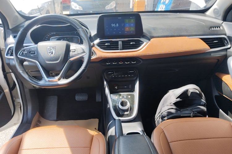 Used Baojun 510 2019 1.5L Automatic Premium Version National V Center Console