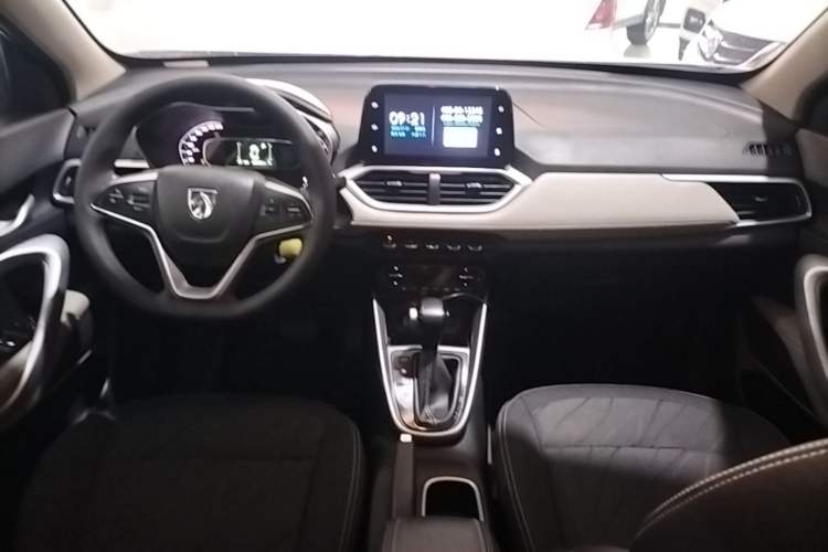 Used Baojun 510 2019 1.5L CVT Enjoyment Model China VI Emission Standard Center Console