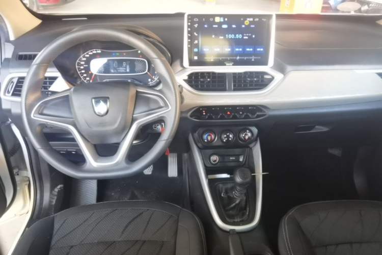 Used Baojun 510 2019 1.5L Manual Jingxiang Model 73kW China VI Emission Standard Center Console