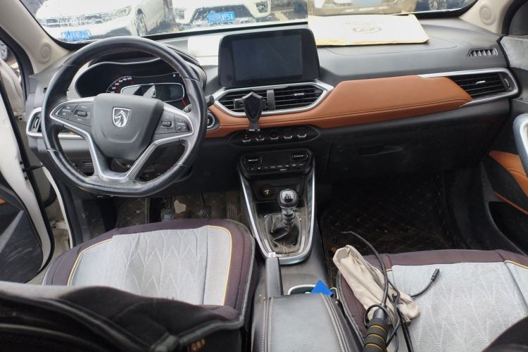 Used Baojun 510 2019 1.5L Manual Enjoyment Model 77kW China VI Center Console