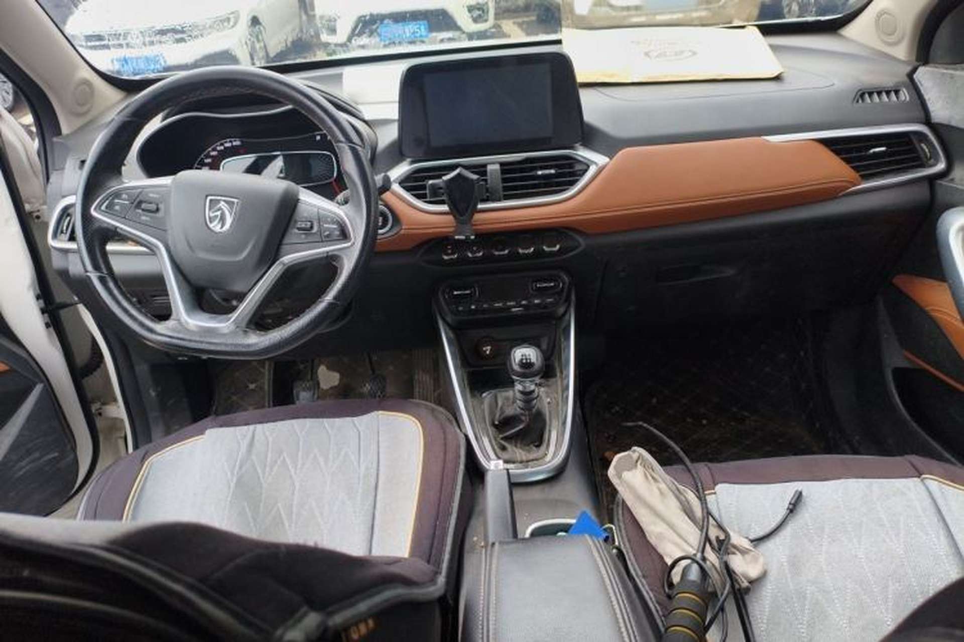 Used Baojun 510 2019 1.5L Manual Enjoyment Model 77kW China VI Center Console