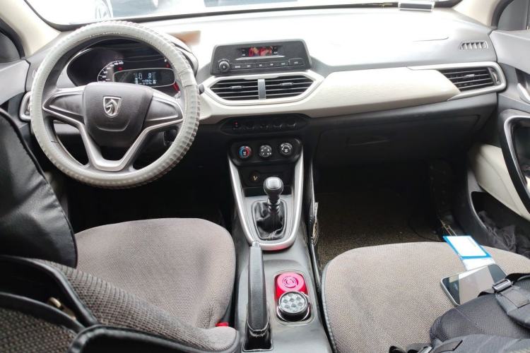 Used Baojun 510 2019 1.5L Manual Jingxiang Model China V Emission Standard Center Console