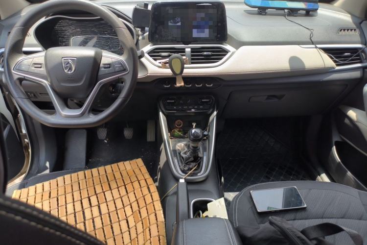 Used Baojun 510 2019 1.5L Manual Enjoyment Model 77kW China VI Emission Standard Center Console