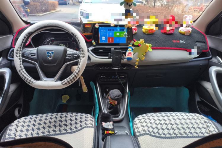 Used Baojun 510 2019 1.5L Manual Enjoyment Model 77kW China VI Emission Standard Center Console