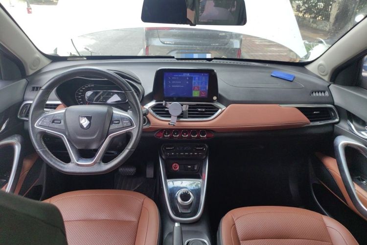 Used Baojun 510 2019 1.5L Automatic Premium Version National V Center Console
