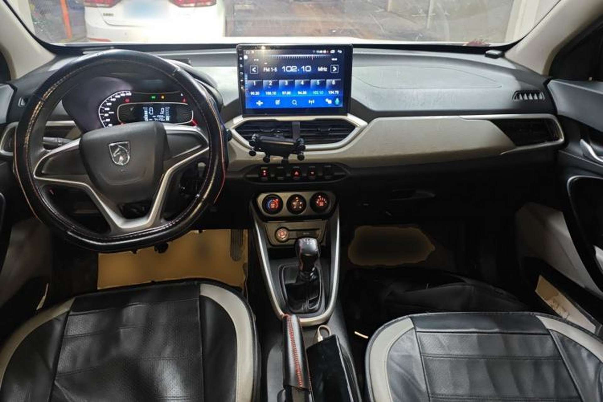 Used Baojun 510 2019 1.5L Manual Jingxiang Model 73kW China VI Emission Standard Center Console