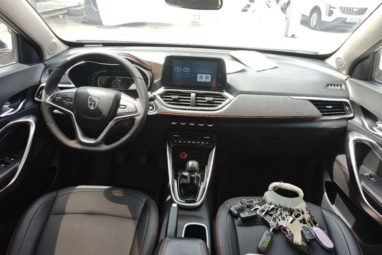 Used Baojun 510 2019 1.5L Manual Enjoyment Model 77kW China VI Center Console