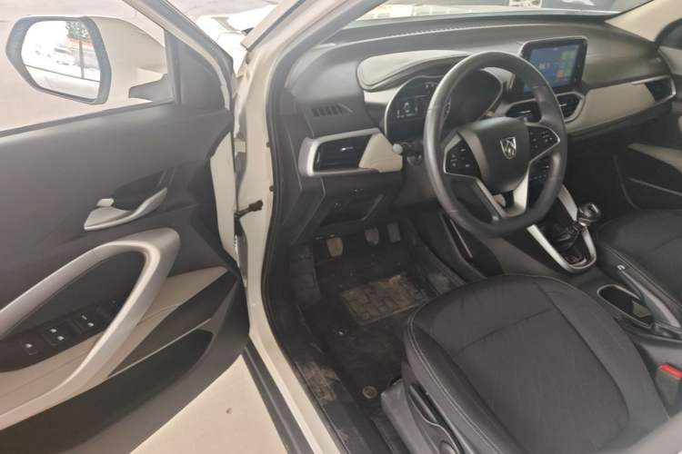 Used Baojun 510 2019 1.5L Manual Enjoyment Model 77kW China VI Emission Standard Driver Seat