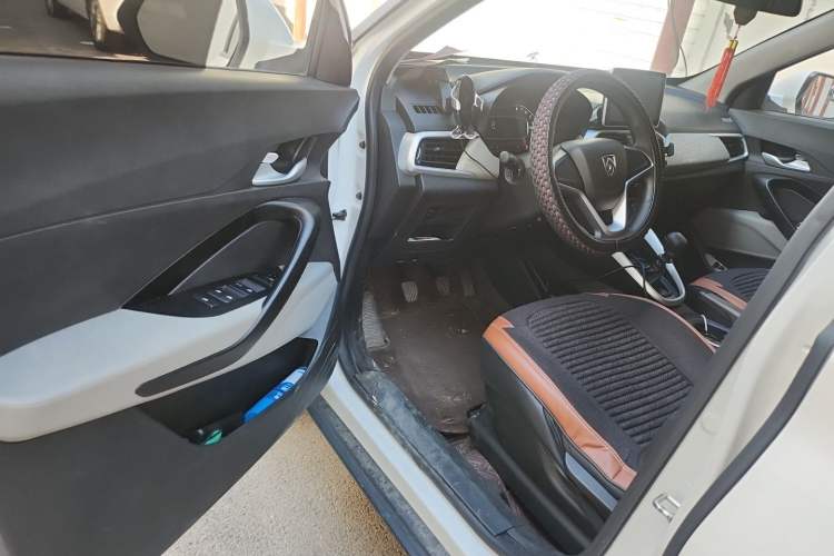 Used Baojun 510 2019 1.5L Manual Jingxiang Model 77kW China VI Emission Standard Driver Seat