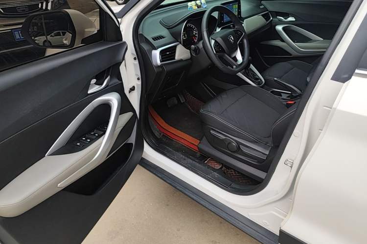 Used Baojun 510 2019 1.5L CVT Enjoyment Model China VI Emission Standard Driver Seat